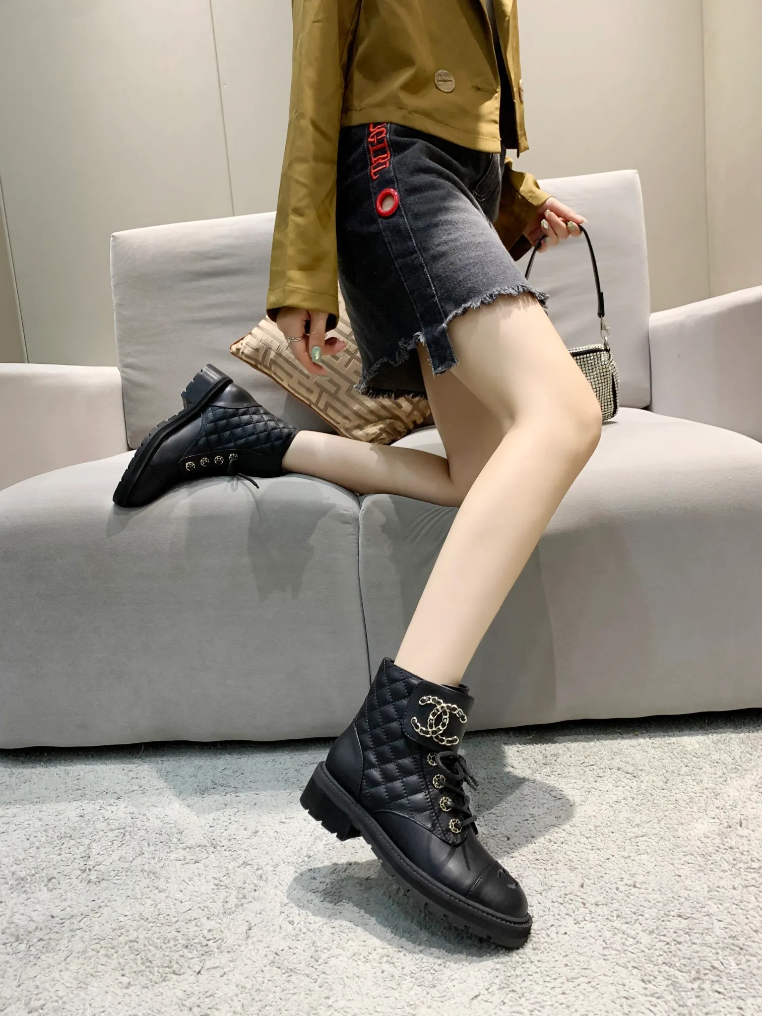 👟👟Ex-factory price P560👟👟 Women's shoes, women's clothing 2021CHANEL Chanel new style, 5-40, 34, 41 customized, fabric: cowhide, sheepskin lining, heel height 3cm, color: black, apricot, white,. Original 1:1 hardware fasteners, welcome to compare.